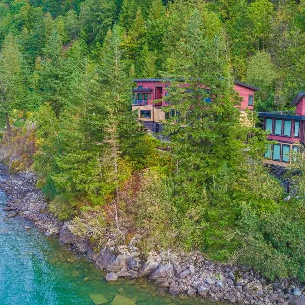 The Lodge on Harrison Lake، فندق في ينابيع هاريسون الحارة
