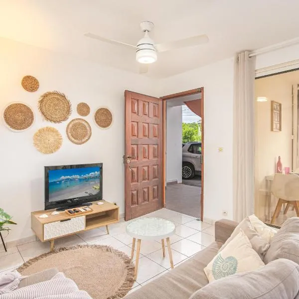 Akwatik Appart 150m de la plage, Hotel in Les Trois-Îlets