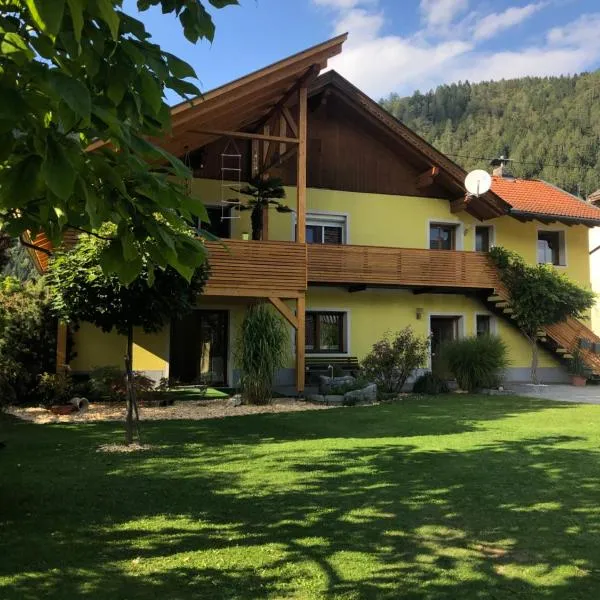 Ferienwohnung Eden, hotel v destinaci Sachsenburg