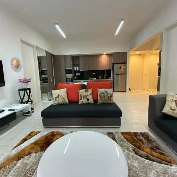 By The Sea @ Cozy Beachfront Home, hotel v destinaci Batu Feringgi
