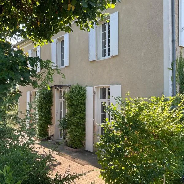 Maison Dulcis, hotel em Saint-Maixant