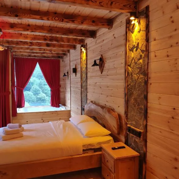Göl manzaralı suit İhvan suit otel, hotel in Çamlıhemşin