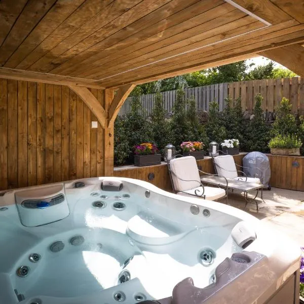 Cotswold cottage with hot tub, ξενοδοχείο σε Bledington