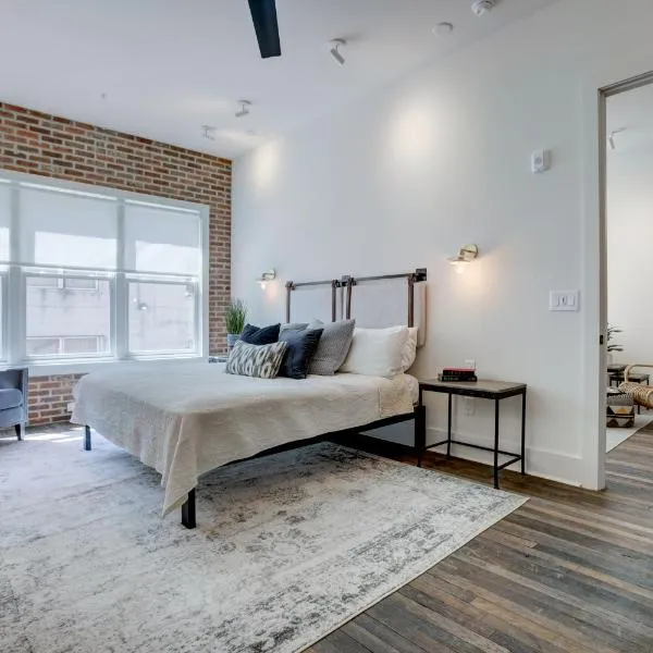 New Construction Loft Style Spacious Lux Apt 101, hotel v destinaci Atlanta
