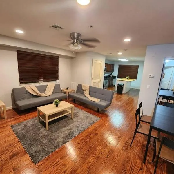 Luxury 2 bed apt, mins to NYC!, hotel a Union City