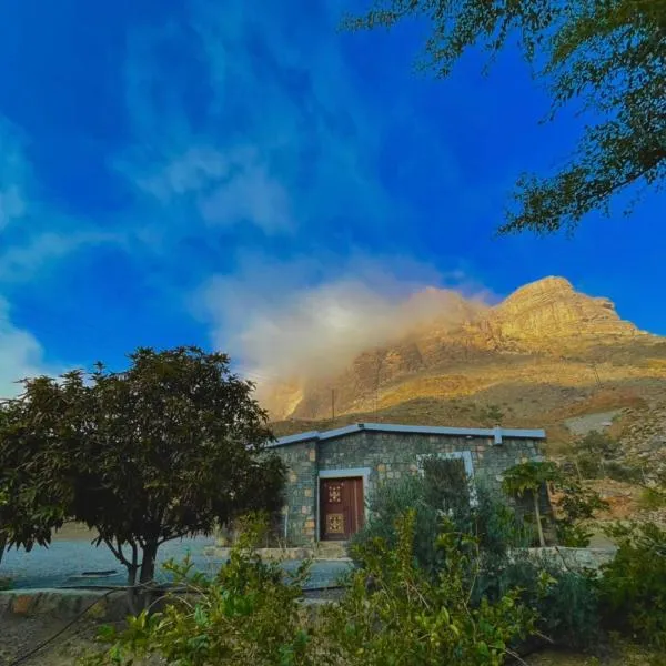 Jabal Shams Villa, hotel in Sa‘ab Banī Khamīs