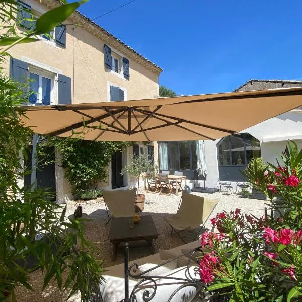Casa Cycas, Meublé tourisme 4 étoiles – hotel w mieście Pujaut