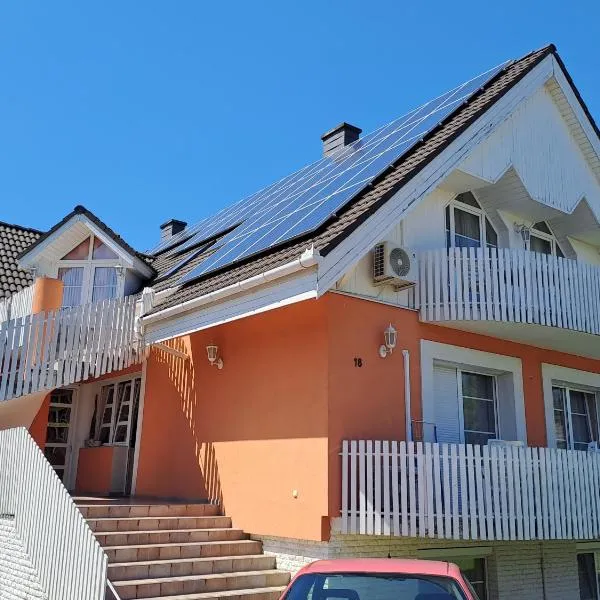 Alinka Apartmanház, hotel in Balatonlelle