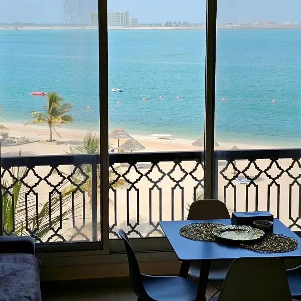 Dream studio panoramic beach and sea view, hotel en Ar Rafā‘ah