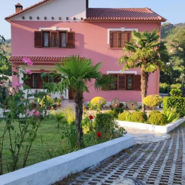 Guesthouse Ndroq, hotel in Pinet