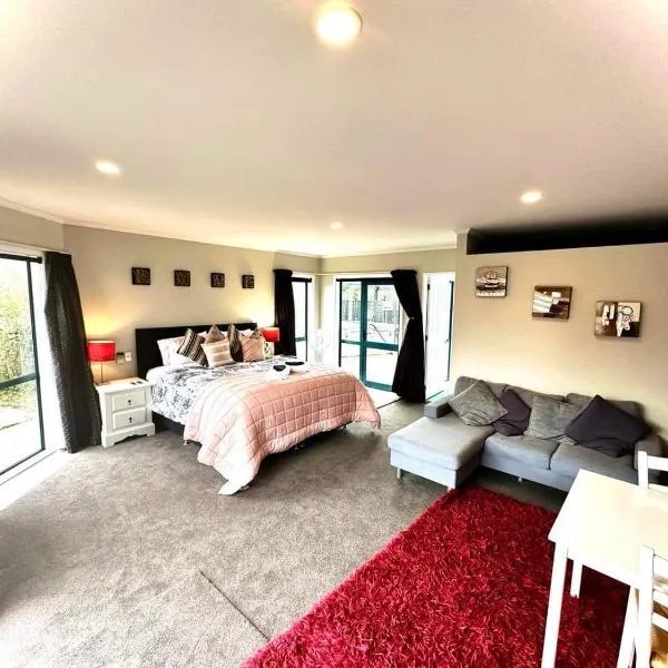 Observation Guest Suite, hotel di Paraparaumu