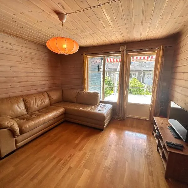Cozy Scandinavian apartment central in Oslo - free parking and close to many amenities, hotel v destinaci Grorud