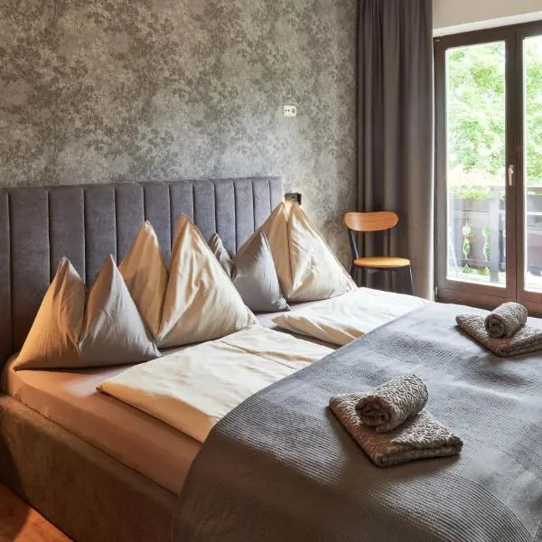 Jeff's - Rooms with a mountain view, hotel v destinaci Bad Goisern