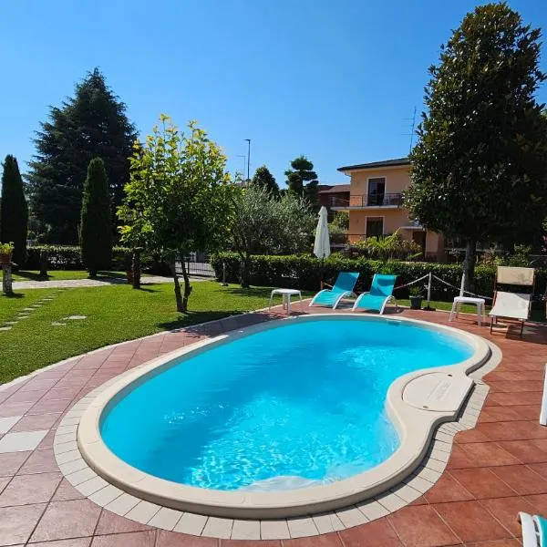 B&B Sandra, hotel v Sirmione