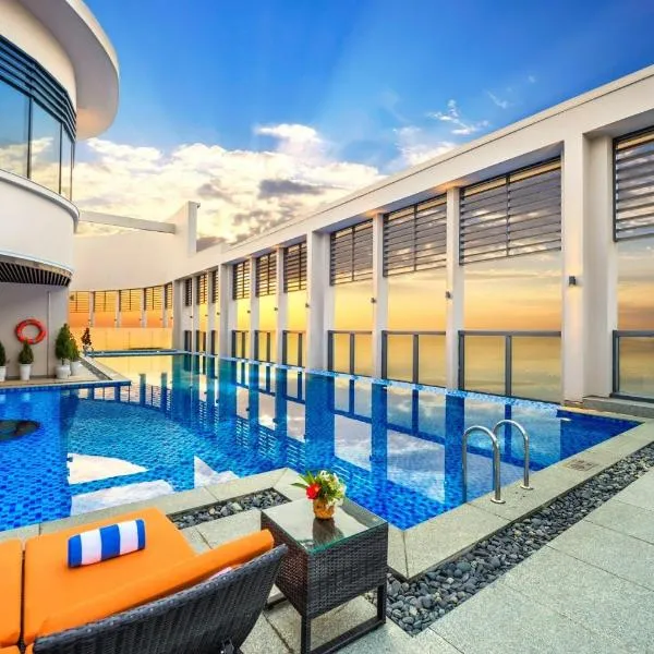 Luxury Apartment - Rooftop Swimming Pool - Beach Front - Hinata Apartment, khách sạn ở Đà Nẵng