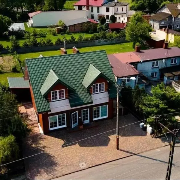 Apartament 70m2 w domu na wyłączność blisko od drogi wyjazdowej na Warszawę, מלון בKiernozia