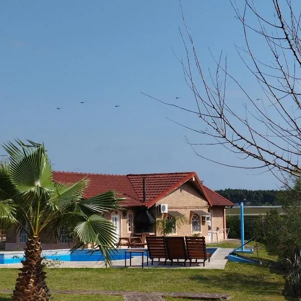 Cabañas de Ayui, hotel di Los Charrúas