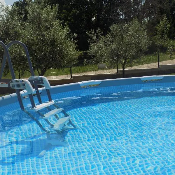 Twins، فندق في Rošini