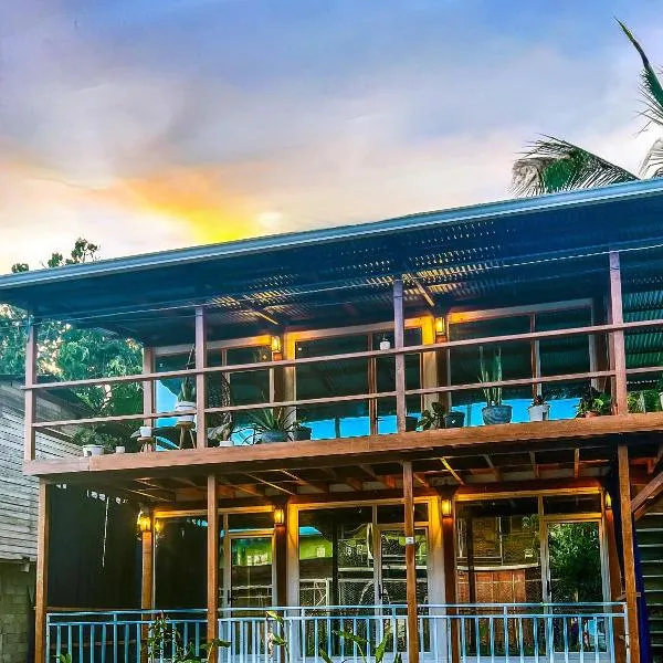 Suites Bocas del Toro, hotel v destinaci Carenero