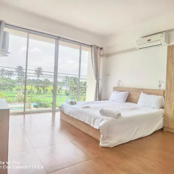 YYK Townhouse โรงแรมในBan Bang Yai Chuai