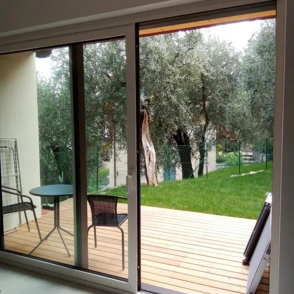 La Casa sul Lago Apartments - Lemon Tree Apartment, hotel in Limone sul Garda