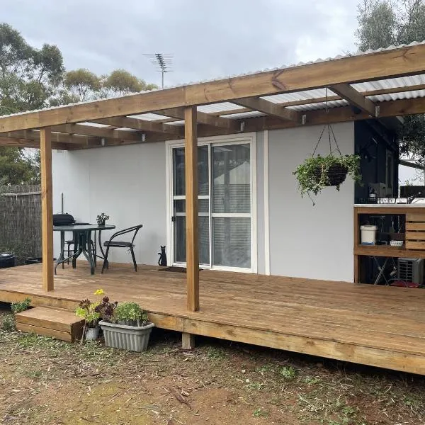 Self Contained Cabin, hotel in Nildottie