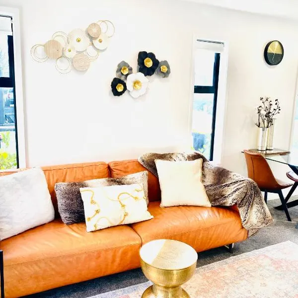 Walk to CHCH CBD modern townhouse 2 bed 2 baths, hotel in Christchurch