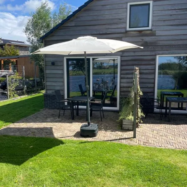 Mooi vakantiehuis prachtig gelegen aan het water, hotel v destinaci Rijpwetering