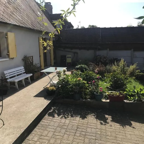 Au Bol d'Éire, hotel v destinaci Montreuil-sur-Brêche
