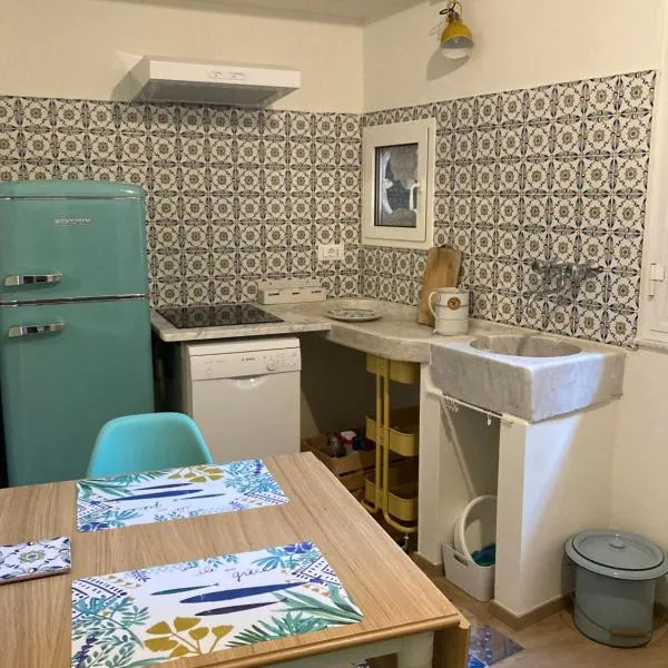 La casa di Toni 2 passi dal mare, hotel a Finale Ligure