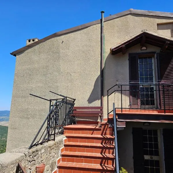 Appartamento con 2 camere in borgo medievale, khách sạn ở Montegiovi