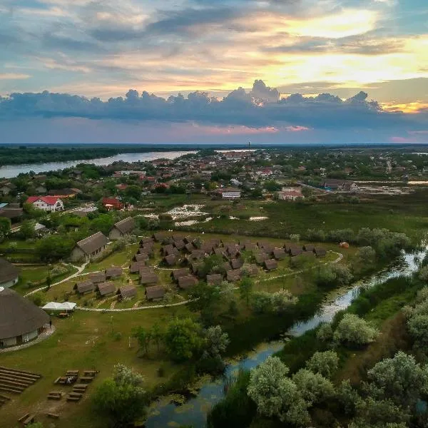 Dolphin Camping, hotel in Crişan