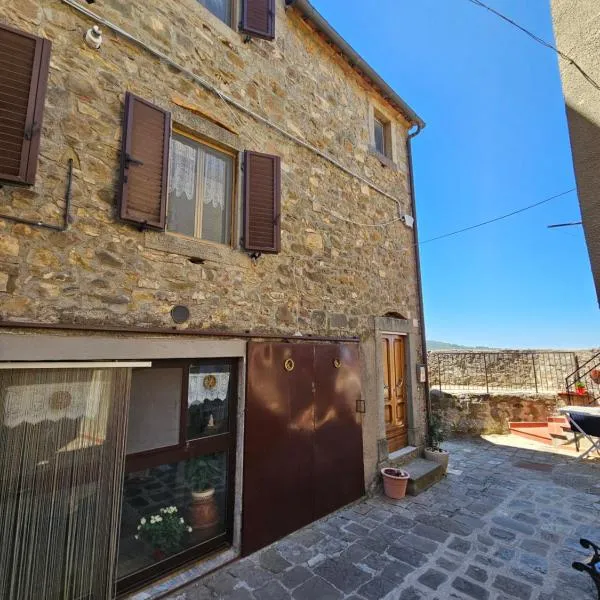 Montegiovi에 위치한 호텔 casa con 2 camere in borgo medievale