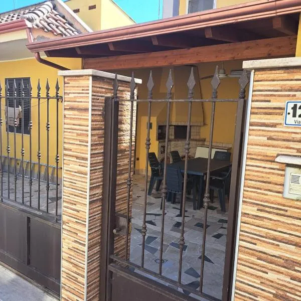 Casa a mare Piscitelli, hotel v destinácii Mondragone