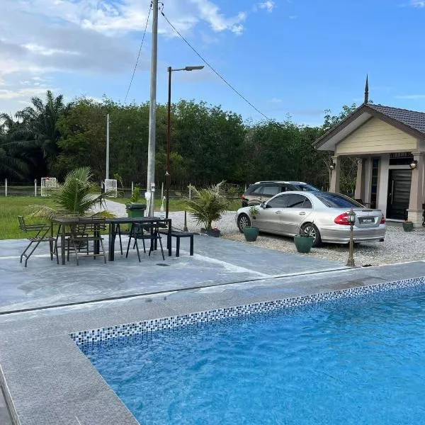 Rumah Armand 3 Bedroom with Swimming Pool Pengkalan Balak Tg Bidara Masjid Tanah Melaka, hotel in Masjid Tanah