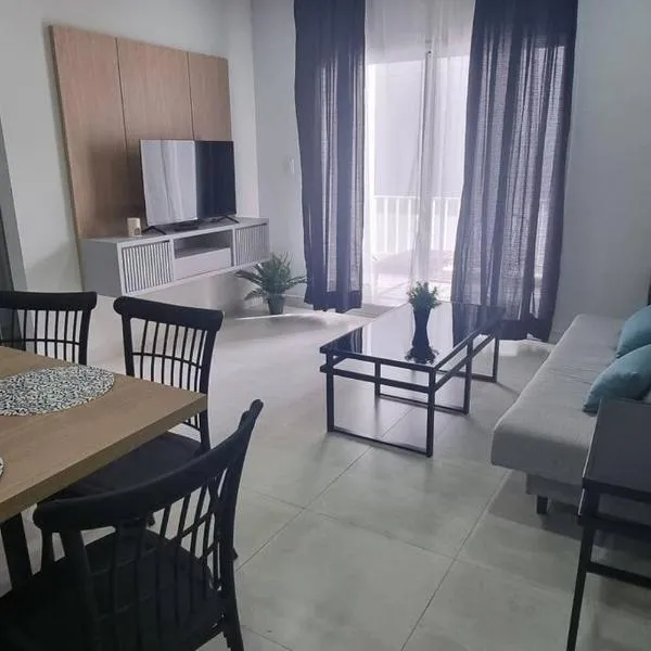 Tranquilo dpto. zona aeropuerto!!!, hotel en La Mercedes