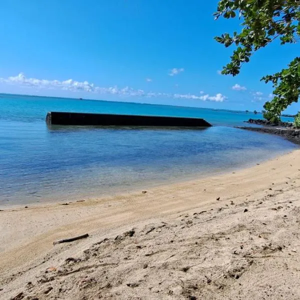 Serenity - Cheerful 2-Bedrooms Beachfront Villa., hotel in Trou d'Eau Douce