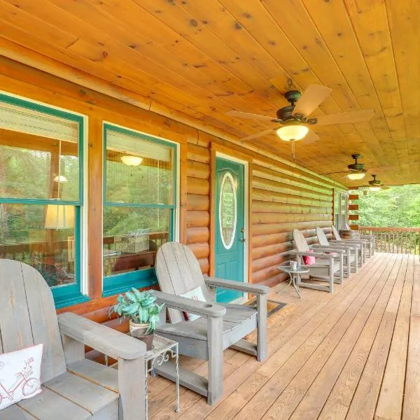 Moonshine Manor Cabin with Hot Tub, Near Lake Lure, hotel in Lake Lure