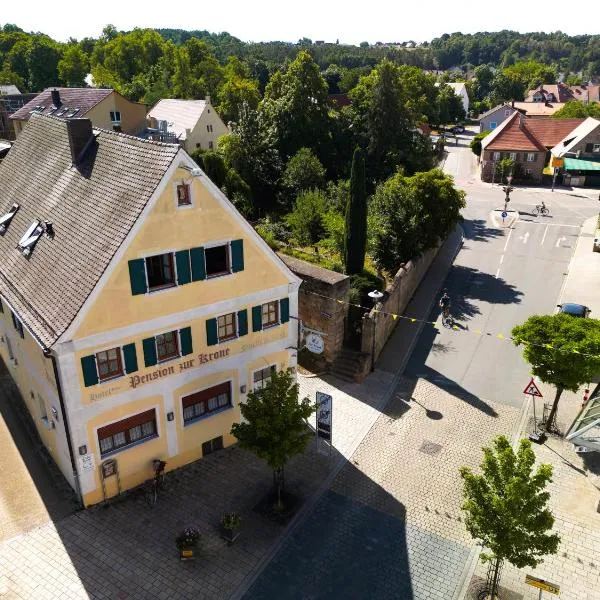 Hotel Garni Pension Zur Krone, hotel v mestu Hilpoltstein