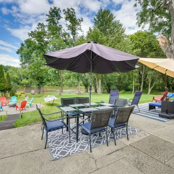 Waterfront Wallkill Duplex Home with Fire Pits!, hotel in Wallkill