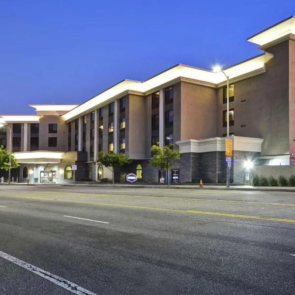 Hampton Inn & Suites Los Angeles Burbank Airport, hotel en Tujunga