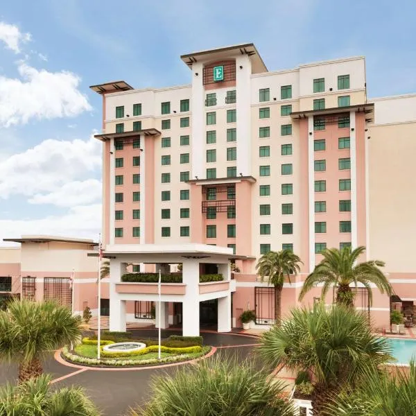 Embassy Suites by Hilton Orlando Lake Buena Vista South: Kissimmee şehrinde bir otel