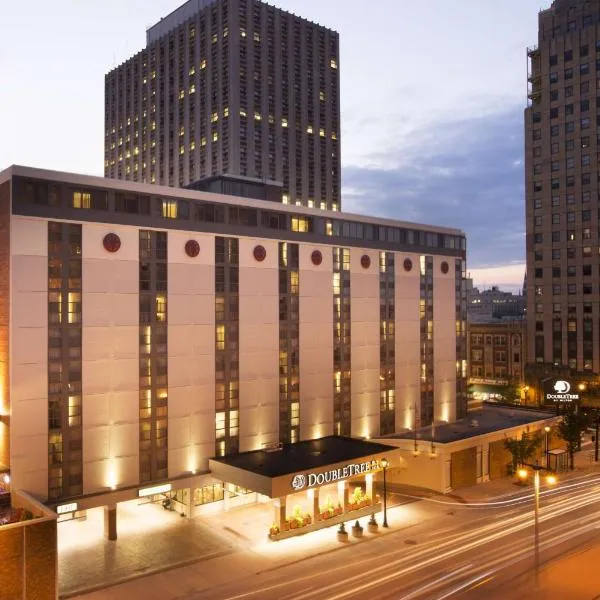 DoubleTree by Hilton Milwaukee Downtown, hotell i Whitefish Bay