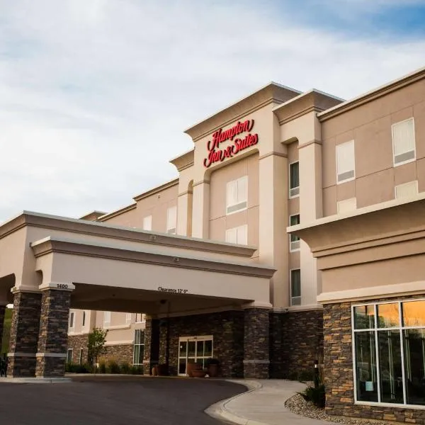 Hampton Inn & Suites Minot, хотел в Майнот