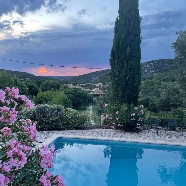 Gîte Roses, hotel in Saint-André-de-Roquepertuis