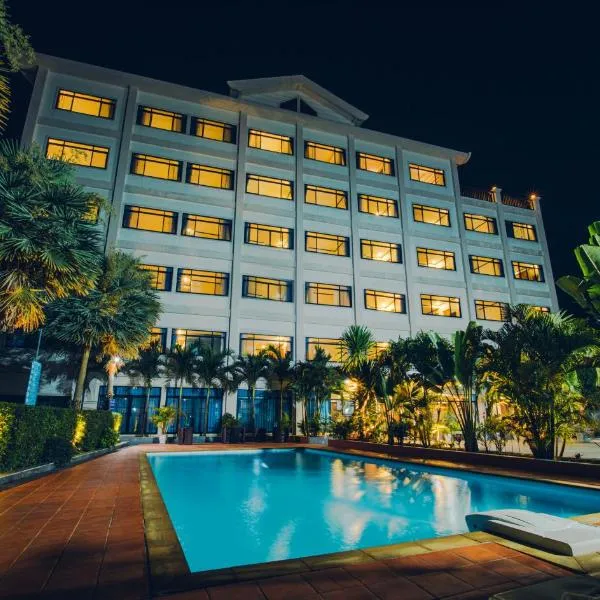 Sisombat Plaza Hotel, ξενοδοχείο σε Vang Vieng
