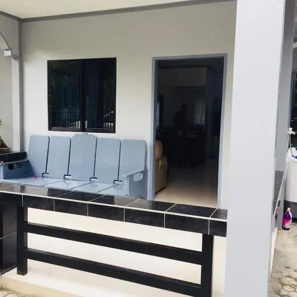 A Unique and Cozy WholeHouse in Babak Samal Island, hotel v destinaci Babak