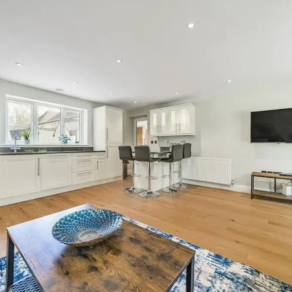 Country cottage & Tennis court, Hotel in Warnham