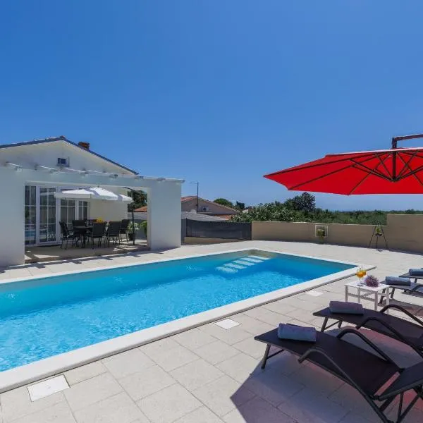 Holiday Home Noce by Interhome, מלון בקרניקה