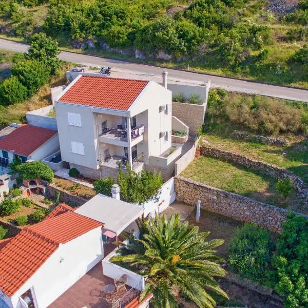 HOLIDAY HOME KATE, hotel di Vis